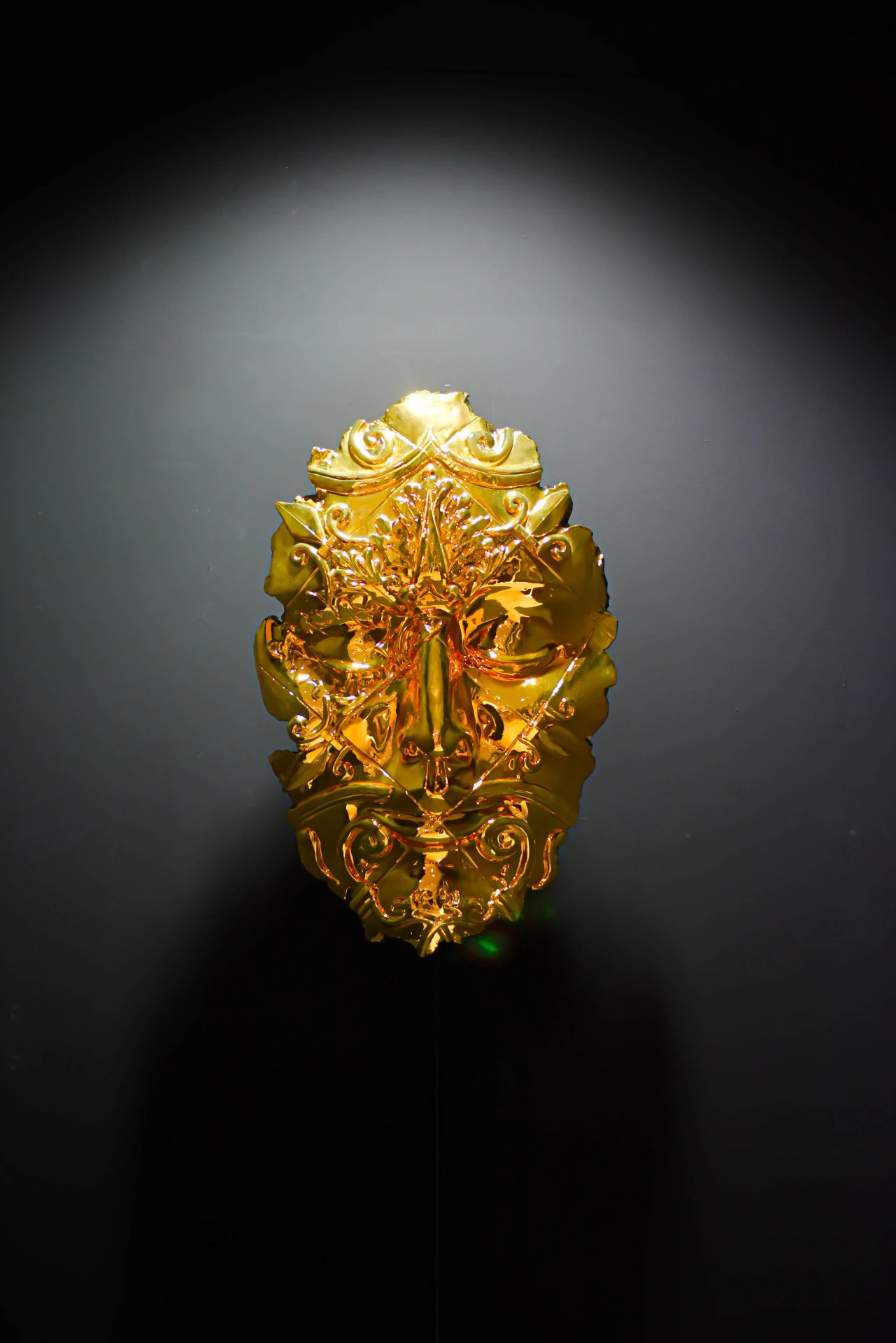 Golden Face - 100 cm x 65 cm x 30 cm